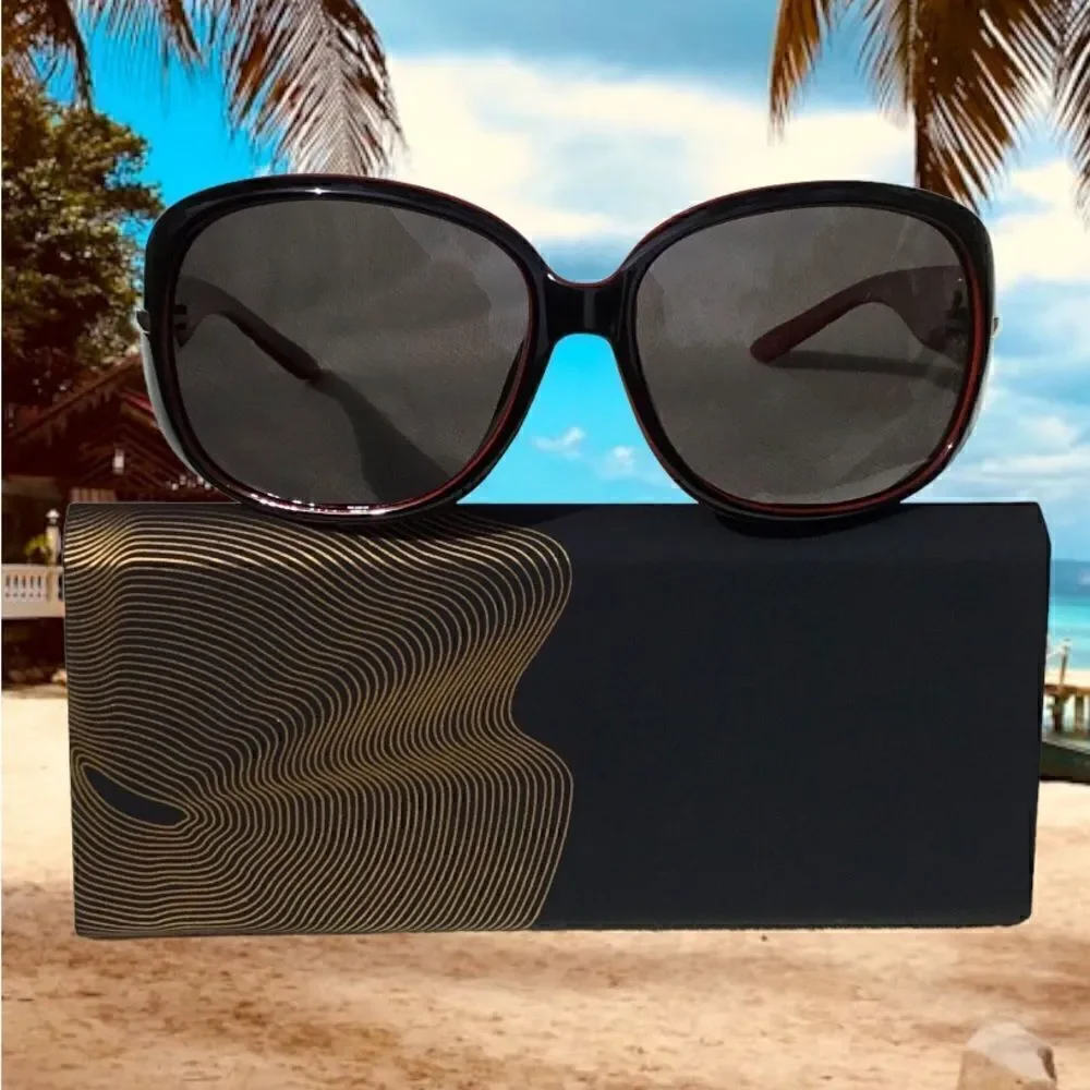 SUNGLASSES FASHION WOMEN OVERSIZE WITH SILVER HARDWARE AND DIAMOND ACCENTS.